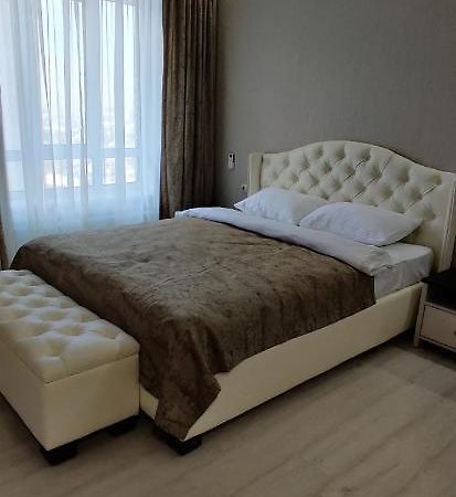 Luxury Apartments Atlant Lutsk Bagian luar foto