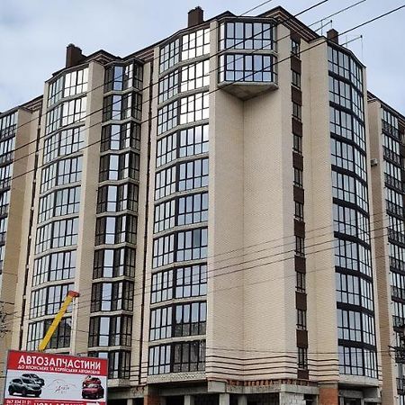 Luxury Apartments Atlant Lutsk Bagian luar foto