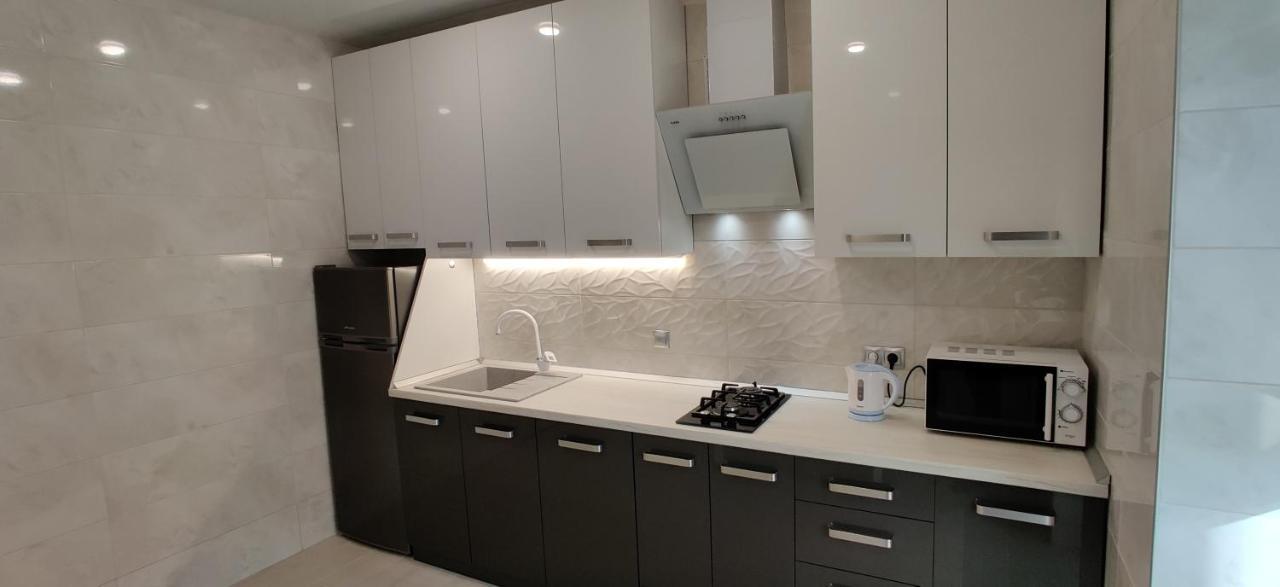 Luxury Apartments Atlant Lutsk Bagian luar foto