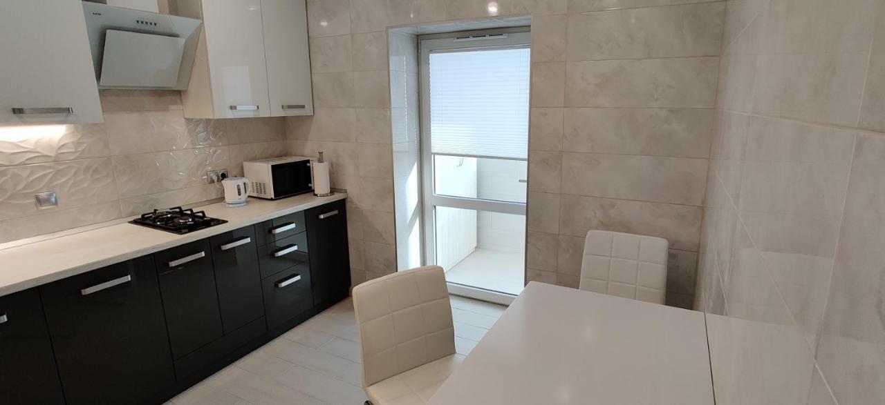 Luxury Apartments Atlant Lutsk Bagian luar foto