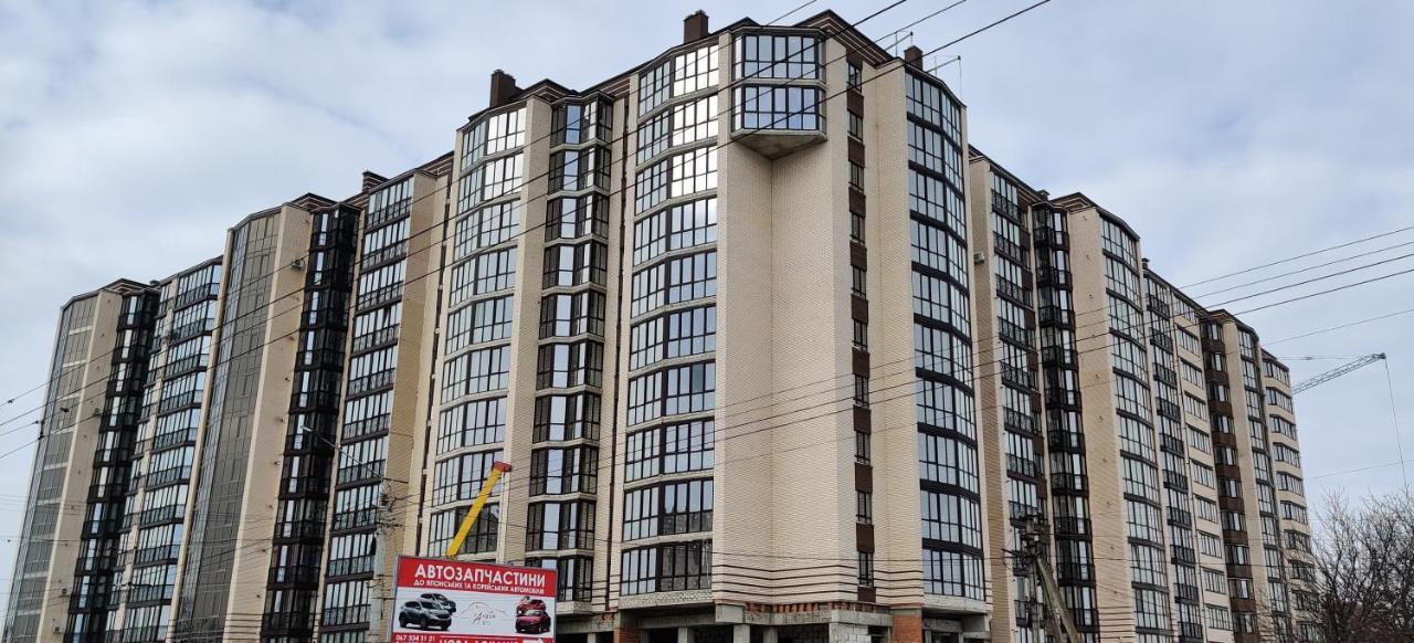 Luxury Apartments Atlant Lutsk Bagian luar foto