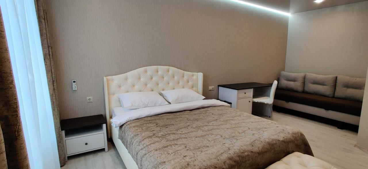 Luxury Apartments Atlant Lutsk Bagian luar foto